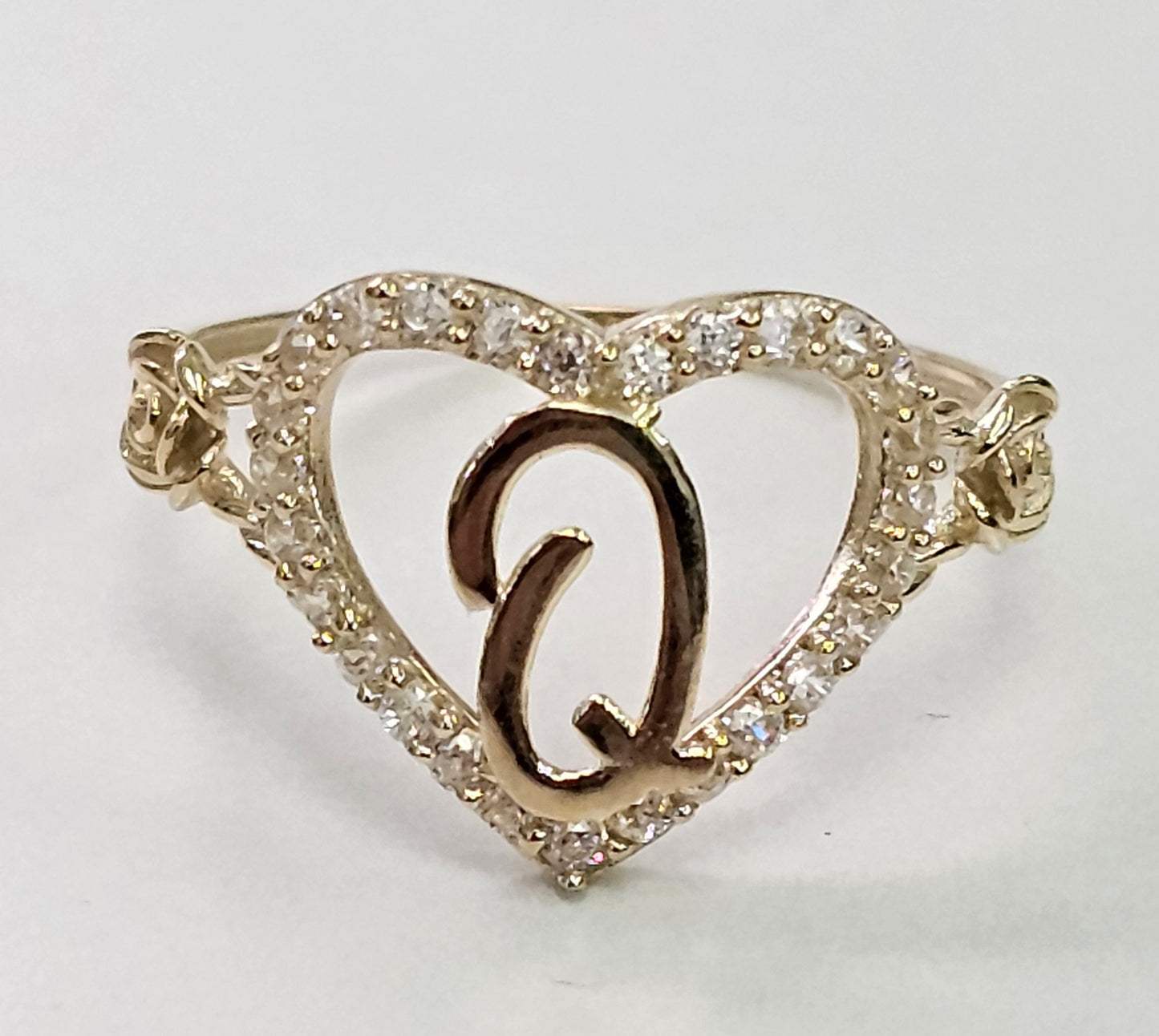 10kt Gold Q Ring