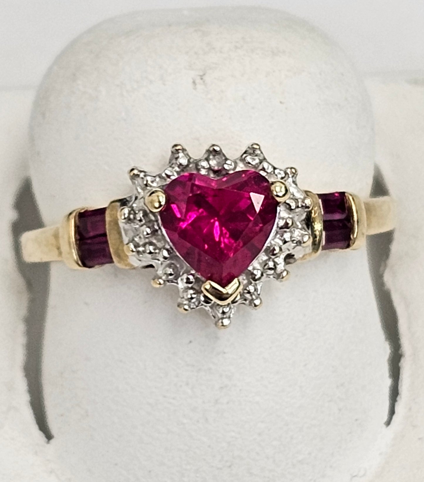 10kt Gold Red Heart Gemstone Ring