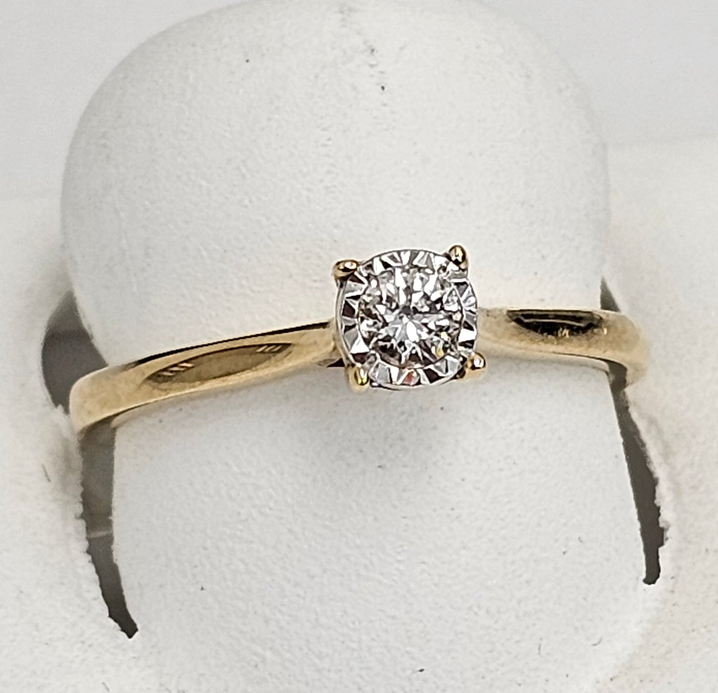 10kt Gold Round Diamond Ring