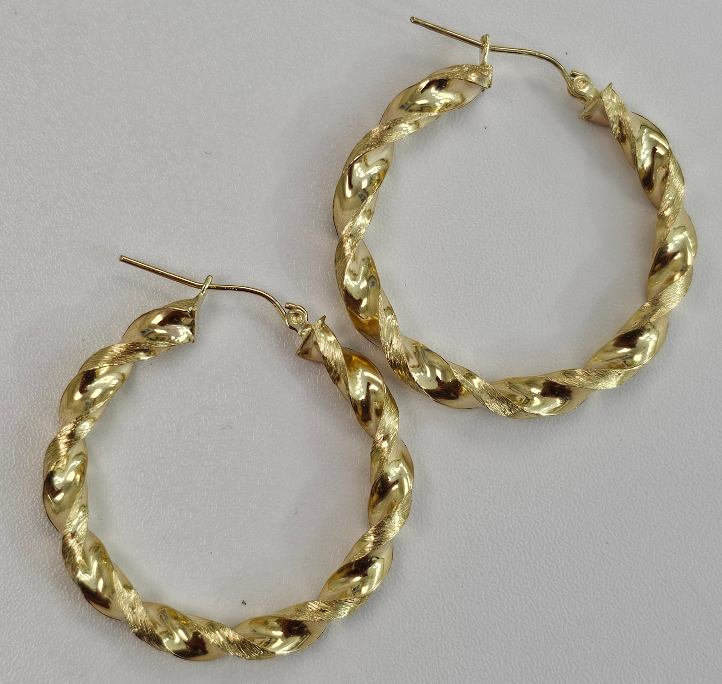 10kt Gold Twist Hoop Earrings