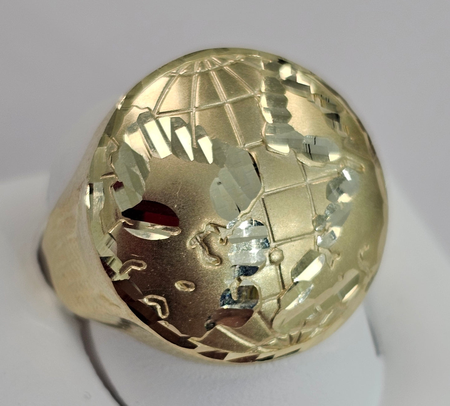 10kt Gold Globe Ring