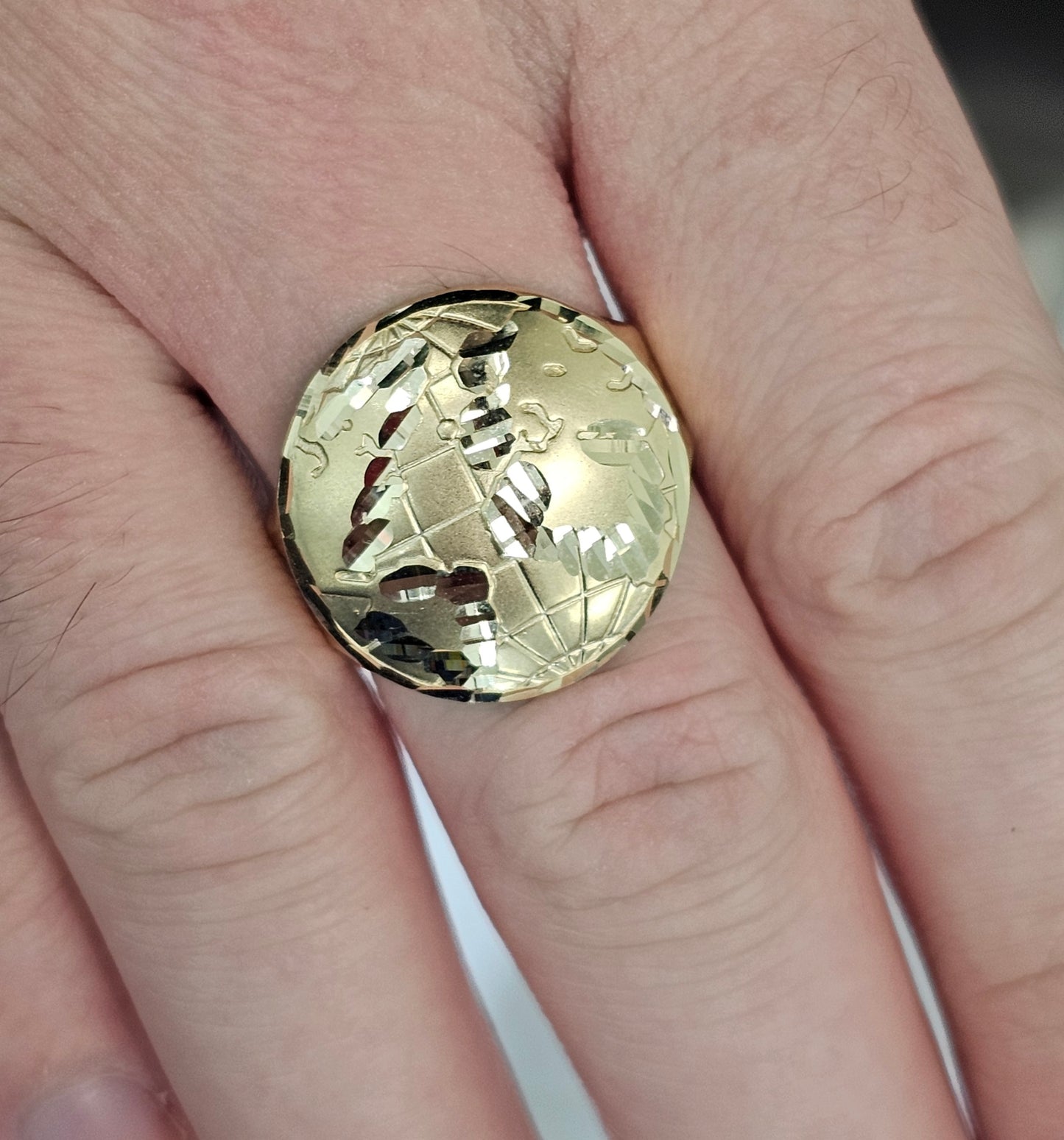 10kt Gold Globe Ring