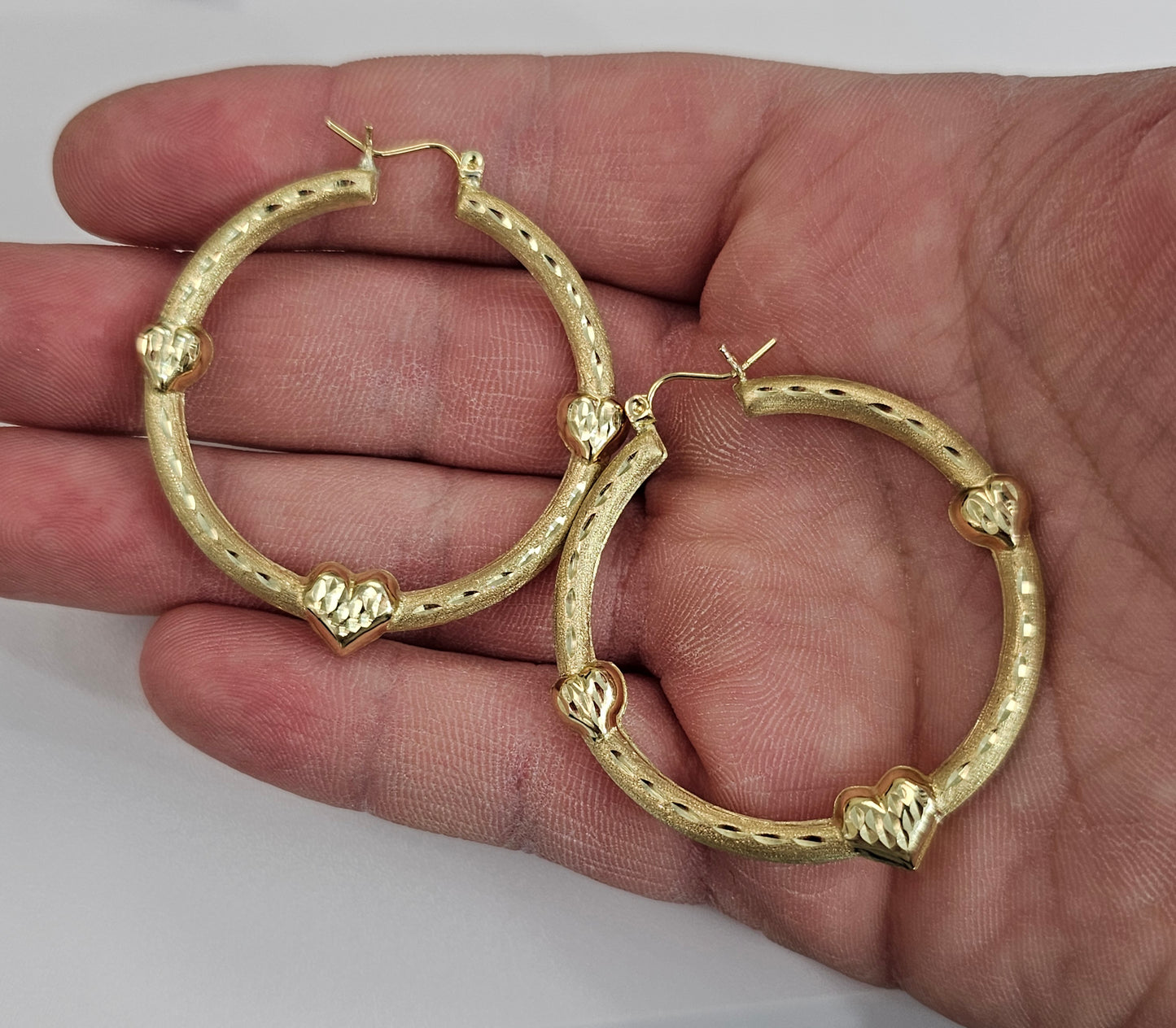 10kt Gold Heart Pattern Hoop Earrings