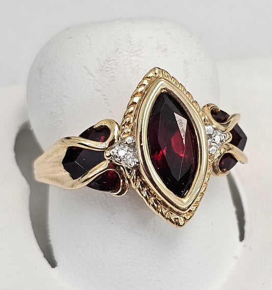 10kt Gold Marquise Garnet Ring