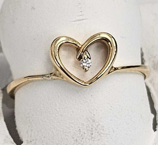 14kt Diamond Heart Ring