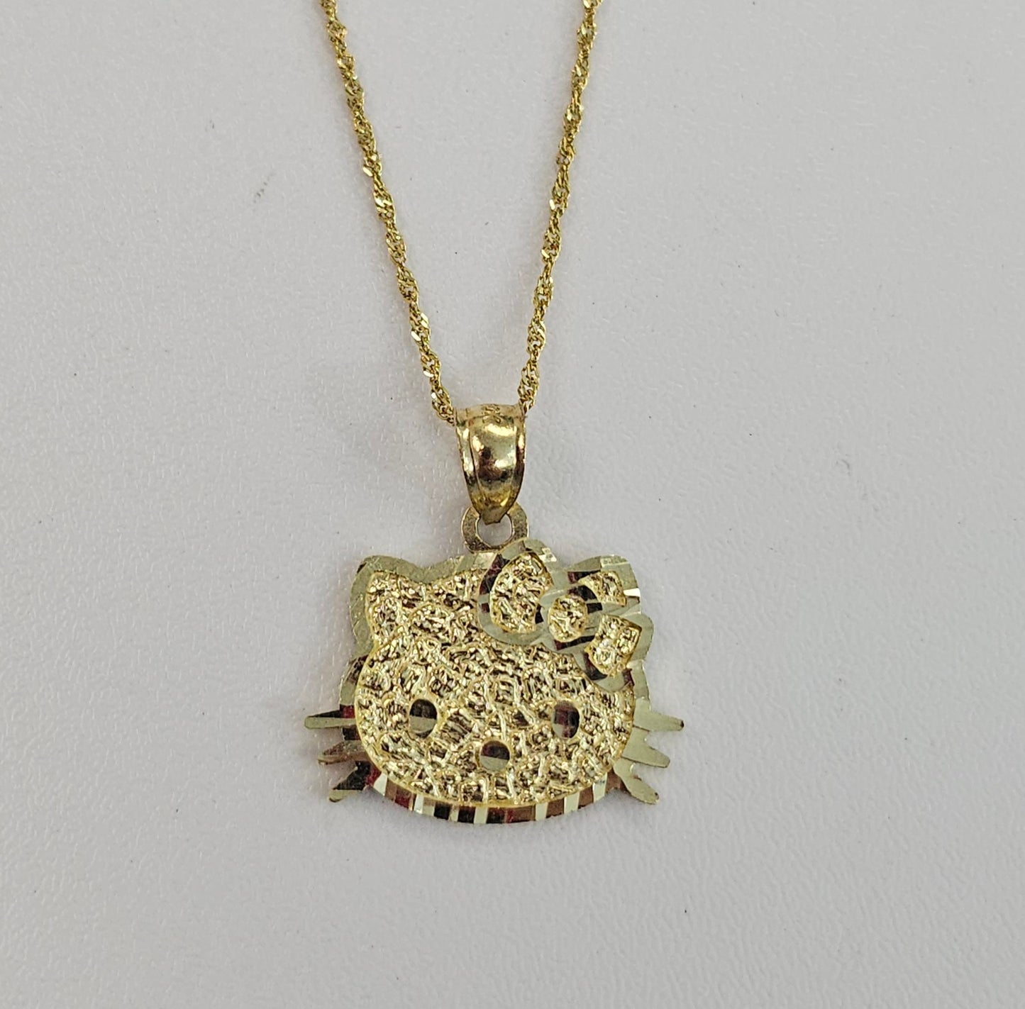10kt Gold Nugget Pattern Kitty Face Necklace