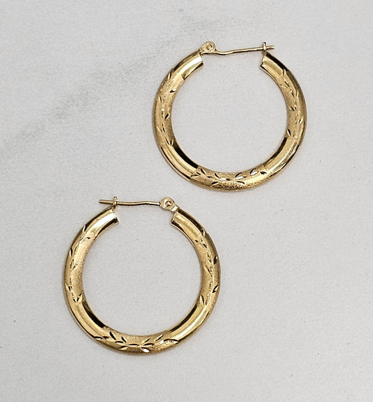 14kt Leaf Pattern Hoop Earrings