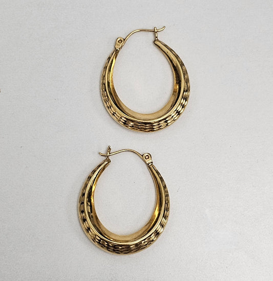 14kt Gold Ribbed Oval Hoop Earrings